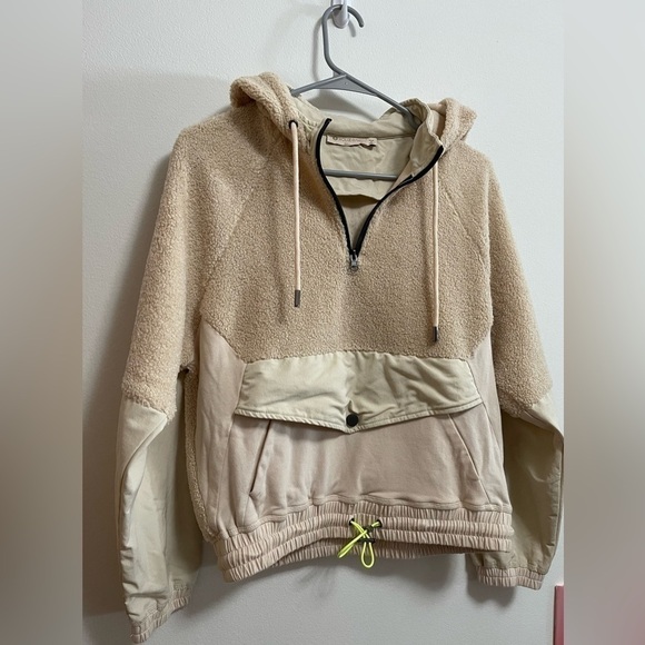 Hologram - Women’s 1/4 Zip Fuzzy Sherpa Sweatshirt with Zip Up - Size Small - Picture 3 of 8